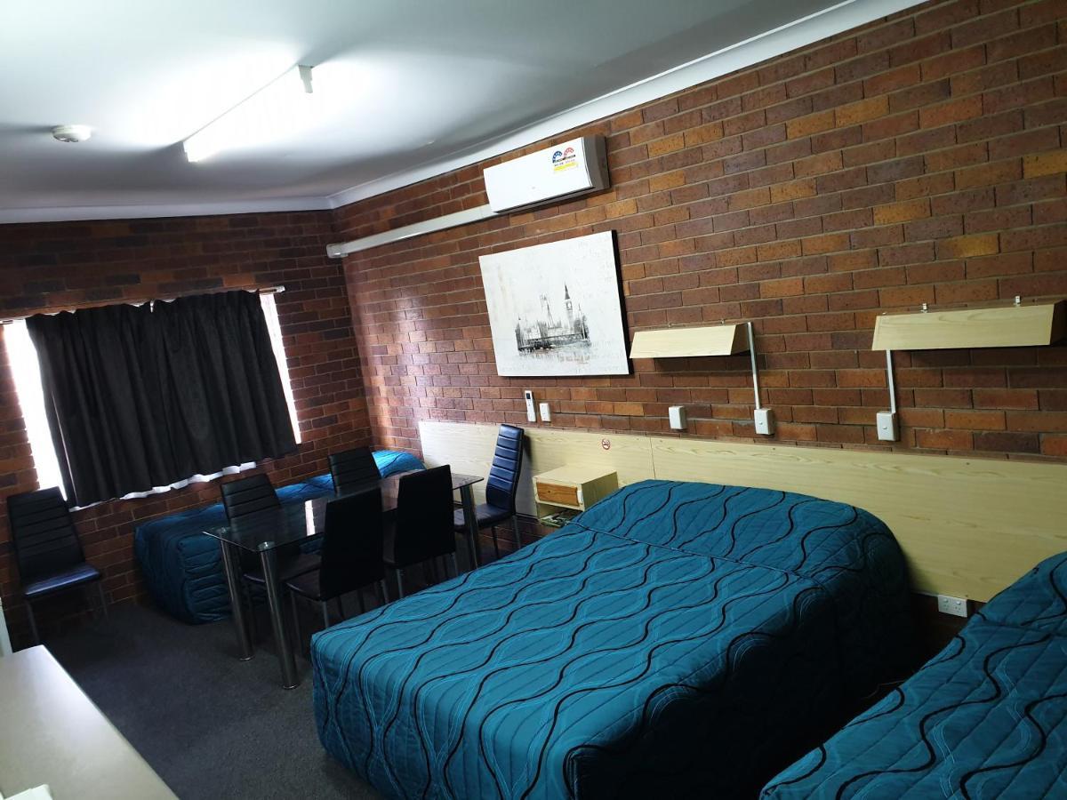 เกล็น อินเนส ลอดจ์ โมเทล Motel เกลน อินเนส ภายนอก รูปภาพ