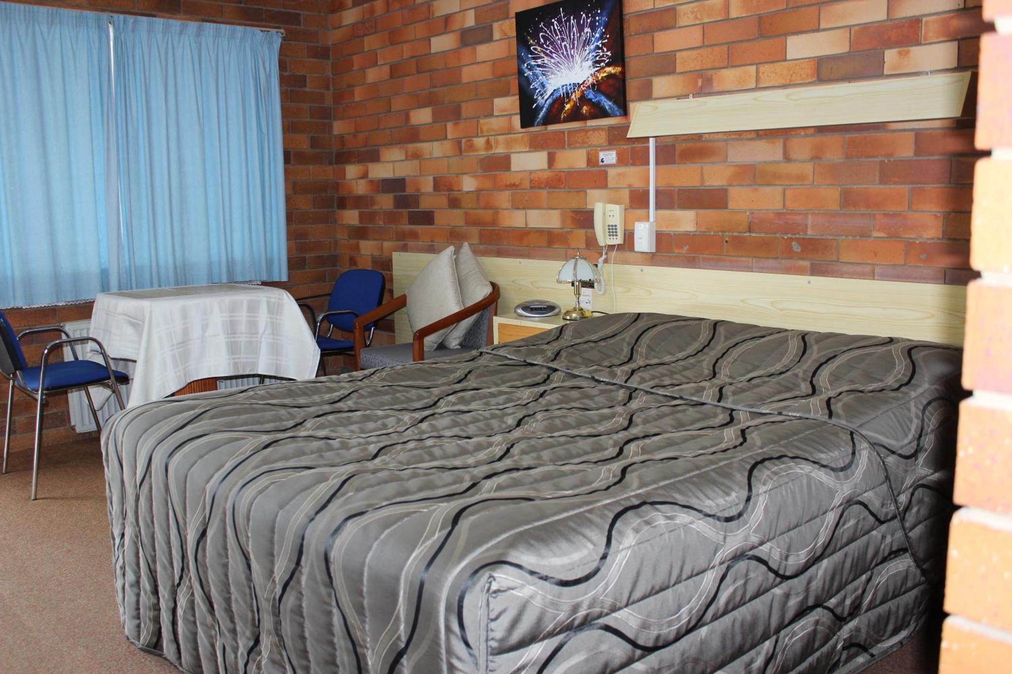 เกล็น อินเนส ลอดจ์ โมเทล Motel เกลน อินเนส ภายนอก รูปภาพ