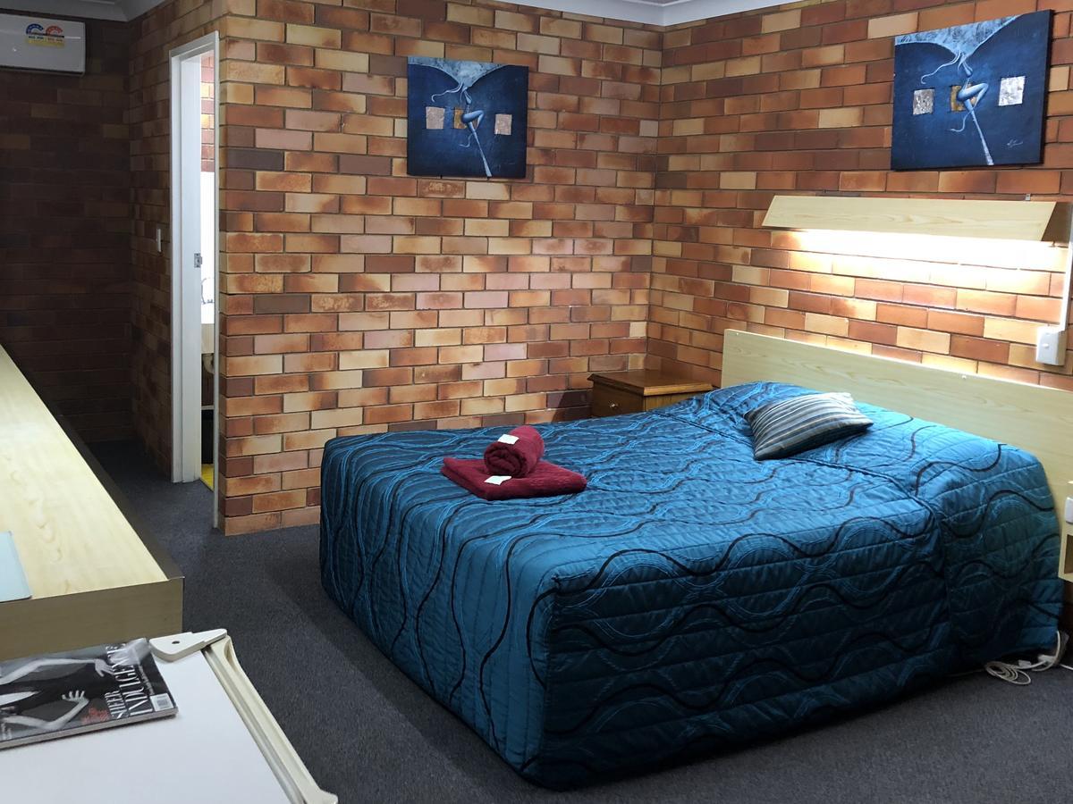 เกล็น อินเนส ลอดจ์ โมเทล Motel เกลน อินเนส ภายนอก รูปภาพ